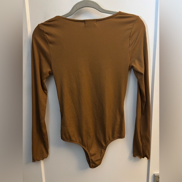 Altar’d State Long Sleeve Ribbed Bodysuit Size Medium - Picture 2 of 6